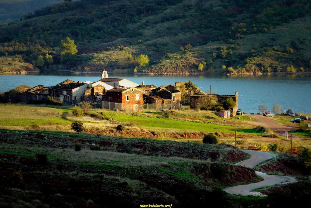 Village de Celle au bord du Salagou